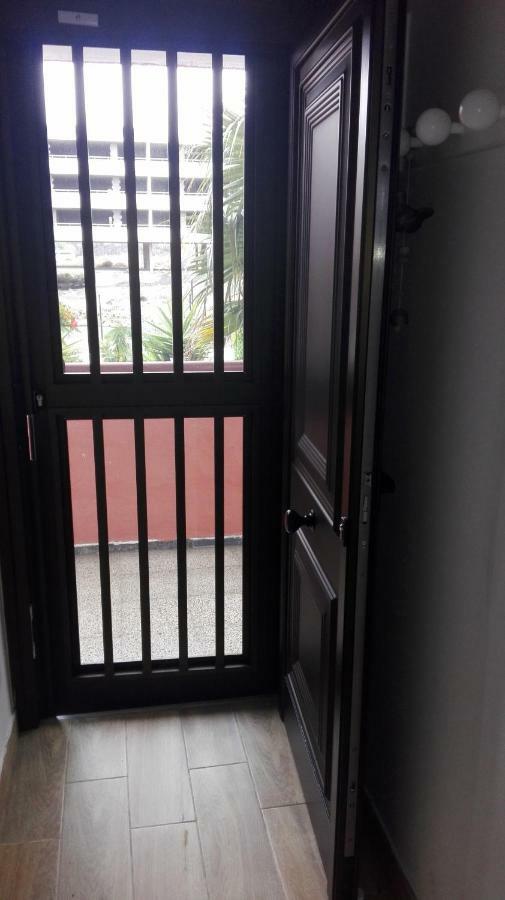 Montana Amarilla Apartman Las Galletas Kültér fotó